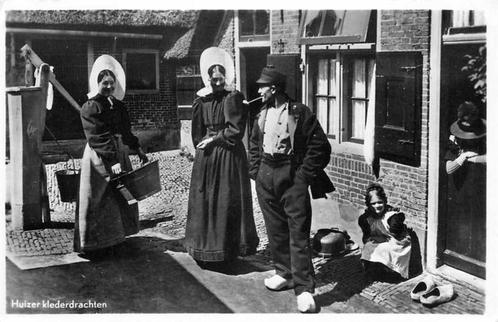 (300-273-037) Huizen Huizerklederdrachten, Verzamelen, Ansichtkaarten | Nederland, Noord-Holland, Verzenden