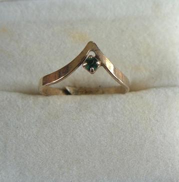 verguld zilveren zilver ring 925 met groen steentje beschikbaar voor biedingen