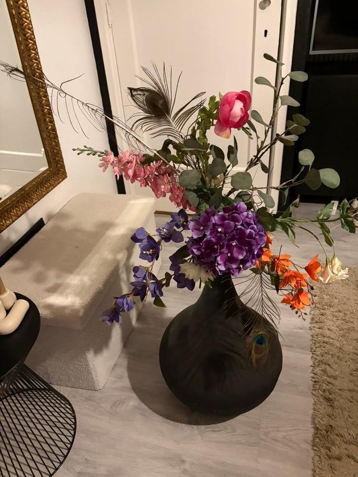 Zwarte druppelvormige vaas., Huis en Inrichting, Woonaccessoires | Kunstplanten en Kunstbloemen, Zo goed als nieuw, Ophalen