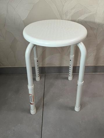 Multi-functionele verstelbare kruk beschikbaar voor biedingen