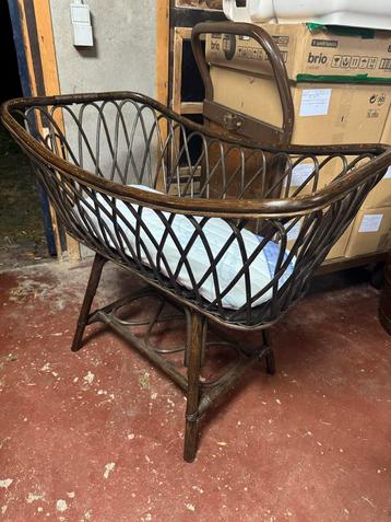 Vintage Rotan Wiegje met Matrasje - Vintage Decorat beschikbaar voor biedingen