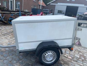 Hondenkar met 2 vakken beschikbaar voor biedingen