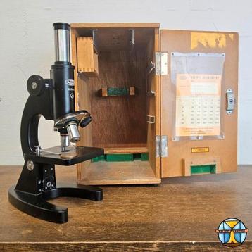 Vintage Japanse Olympus school microscoop in kist (werkt) beschikbaar voor biedingen
