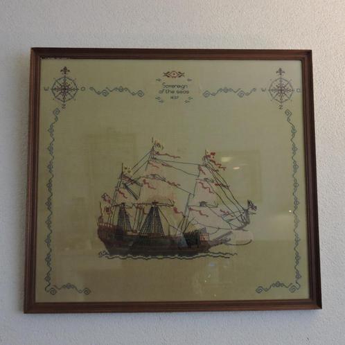 Borduurwerk schilderij zeilschip uit 1637 driemaster 70 cm, Huis en Inrichting, Woonaccessoires | Wanddecoraties, Zo goed als nieuw