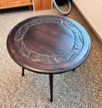 Oud tafeltje met bewerkt, Gebruikt, Rond, 55 tot 75 cm, Tijdloos