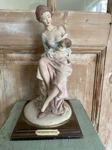 Groot vintage beeld porselein Moeder kind L' arte nel Mondo. beschikbaar voor biedingen