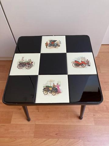 Kleine jaren 50 Vintage tegeltafel oude auto afbeeldingen beschikbaar voor biedingen