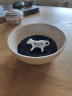 Hollandsche Waaren Schaal delfst blauw met 3D koe, Keramiek, Ophalen of Verzenden, Overige stijlen, Schaal of Schalen