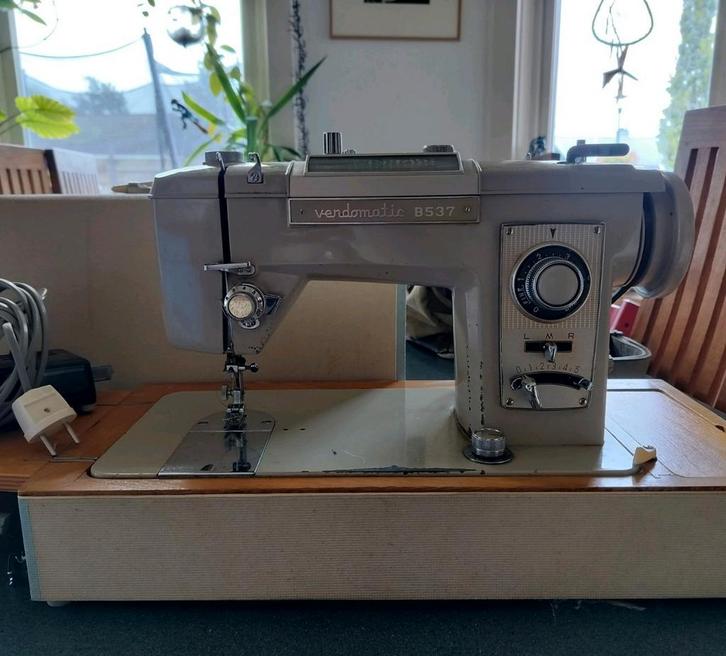 Vendomatic B537 naaimaschine, Hobby en Vrije tijd, Naaimachines en Toebehoren, Gebruikt, Naaimachine, Overige merken, Ophalen of Verzenden