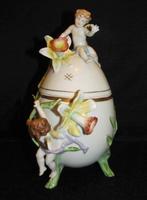 mooi groot ei van Saksische porselein met 2 kinderen Er op, Ophalen of Verzenden