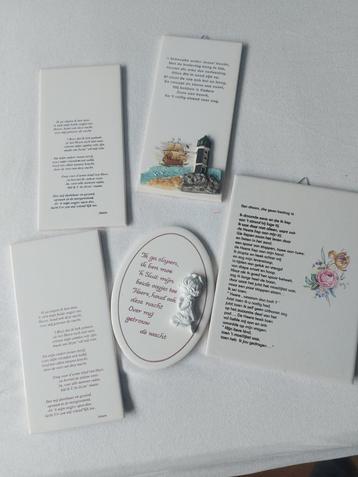 GRATIS - Teksten op tegeltjes beschikbaar voor biedingen