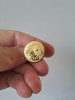 Mini embleem pin Speelkaarten, goudkleurig aluminium D2.5cm, Ophalen of Verzenden, Nieuw, Overige onderwerpen, Speldje of Pin