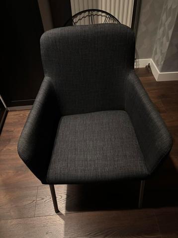 2 mooie antraciet stoffen eetstoelen beschikbaar voor biedingen
