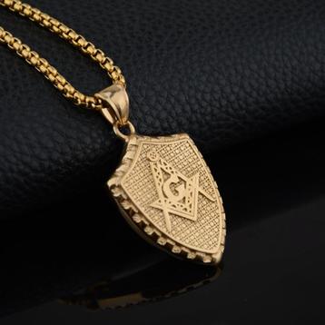 Verschillende kettinghanger met ketting.  beschikbaar voor biedingen