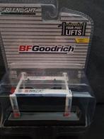 "BF Goodrich" Four-Post Lift Greenlight 1:64, Hobby en Vrije tijd, Modelauto's | Overige schalen, Nieuw, Overige typen, Ophalen of Verzenden