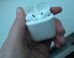 Apple AirPods 1st Generation, Gebruikt, Ophalen of Verzenden, In oorschelp (earbud), Bluetooth