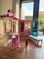 Leuk Barbie speelhuis, en los zwembad., Kinderen en Baby's, Ophalen, Zo goed als nieuw, Poppenhuis