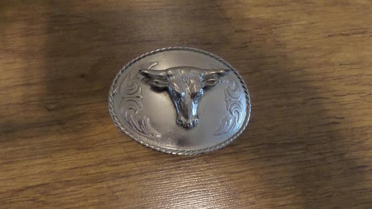zilverkleurige buckle met bull/stier erop, Kleding | Heren, Riemen en Ceinturen, Zo goed als nieuw, Losse buckle of gesp, Minder dan 95 cm