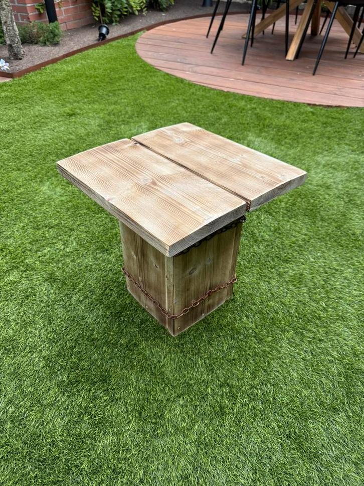 Nieuw bijzettafelt van hout met oude ketting. 40x40x40, Huis en Inrichting, Woonaccessoires | Overige, Nieuw, Ophalen of Verzenden