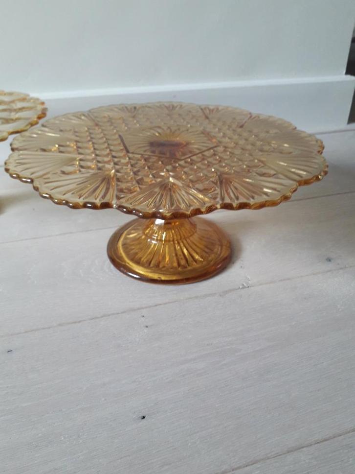 vintage vlaai schotel etagere uit oma's tijd retro taart, Huis en Inrichting, Woonaccessoires | Etagères, Zo goed als nieuw, Ophalen of Verzenden