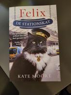 Felix de stationskat - Kate Moore, Ophalen of Verzenden, Zo goed als nieuw, Nederland