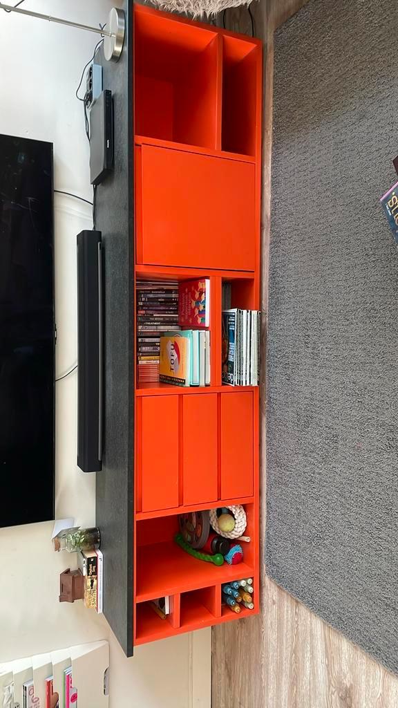 Oranje Dressoir met Zwart Stenen Blad, Huis en Inrichting, Kasten | Dressoirs, Gebruikt, Ophalen of Verzenden