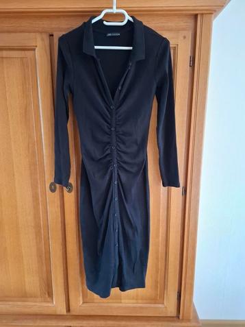 Zwarte jurk  beschikbaar voor biedingen