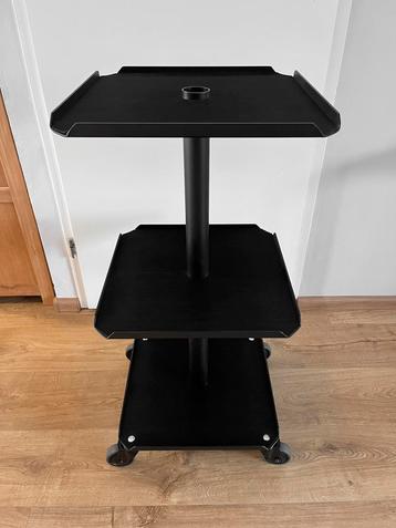 Metalen Werkplaatstrolley / Gereedschapstrolley / Atelier beschikbaar voor biedingen