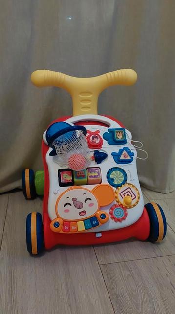 Loopwagen en activiteitentafel 2 in 1 beschikbaar voor biedingen