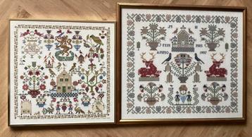 2 ingelijste merklappen borduurwerken wanddecoratie beschikbaar voor biedingen