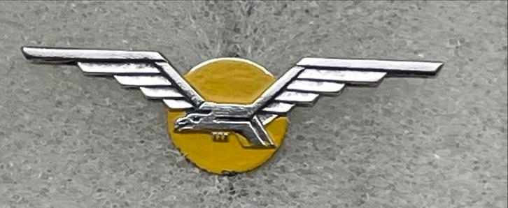 Vintage Bruynzeel Zaandam Geel Speldje, Verzamelen, Speldjes, Pins en Buttons, Gebruikt, Speldje of Pin, Merk, Ophalen