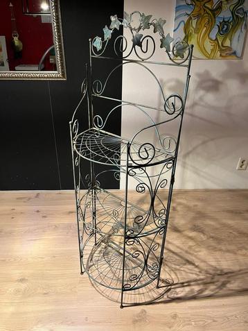 Metalen Etagere - Leuke Decoratie! beschikbaar voor biedingen
