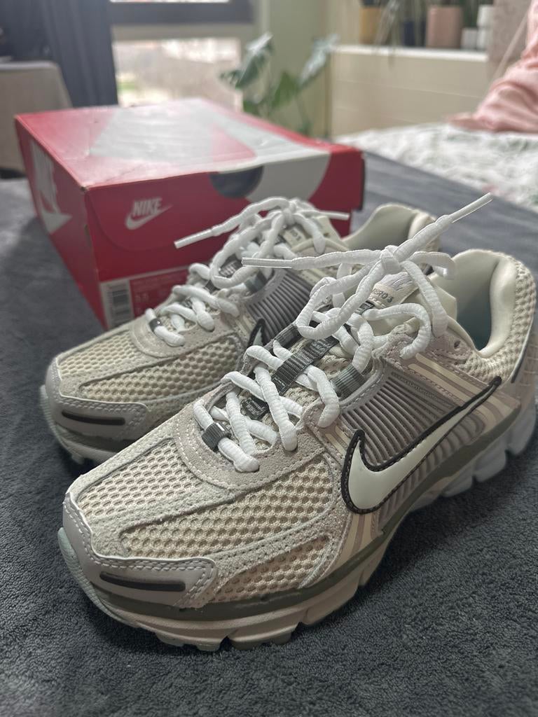 Nike Air Zoom Vomero 5 - Maat 35.5 - Nieuw, Ophalen of Verzenden, Nieuw, Sneakers of Gympen