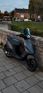 Piaggio Zip 4T 2016 4400km turbokit/angel eye, Ophalen, Maximaal 45 km/u, Zip, Zo goed als nieuw