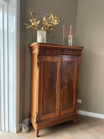 Biedermeier kast beschikbaar voor biedingen