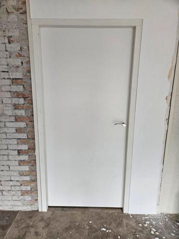 Binnendeur 93x201,5 cm opdek rechtsdraaiend inclusief kozijn beschikbaar voor biedingen