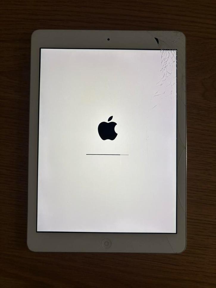 Ipad air 1e generatie, Computers en Software, Apple iPads, Gebruikt, Apple iPad Air, Wi-Fi, 9 inch, 16 GB, Wit, Ophalen of Verzenden