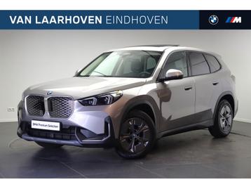 BMW iX1 eDrive20 / Panoramadak / Adaptieve LED / Comfort Acc beschikbaar voor biedingen
