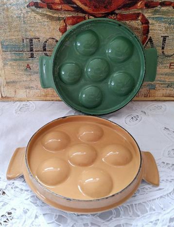 Vintage Escargot schaaltjes gietijzer, groen en beige beschikbaar voor biedingen