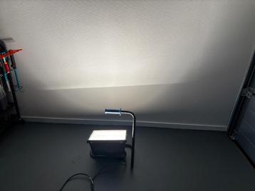 Bouwlamp beschikbaar voor biedingen