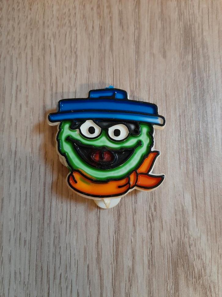Sesamstraat Oscar clip, Verzamelen, Speldjes, Pins en Buttons, Ophalen of Verzenden