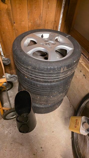 Zomerbanden 175/50 R 15 75H / Lichtmetalen velgen met schade beschikbaar voor biedingen