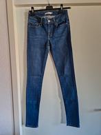 Levi's 711 skinny W25 L32, Blauw, Ophalen of Verzenden, Zo goed als nieuw, W27 (confectie 34) of kleiner
