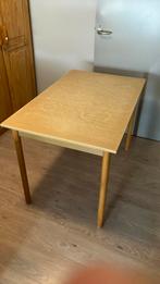 Inboedel oa tafels, stoel, kast, kapstok, Ophalen