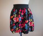 ONLY, zwart met rood/roze/blauw gebloemd kort rokje, mt 36, Only, Zwart, Ophalen of Verzenden, Zo goed als nieuw