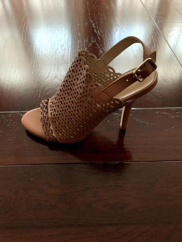 Schoenen van Lola Cruz beschikbaar voor biedingen