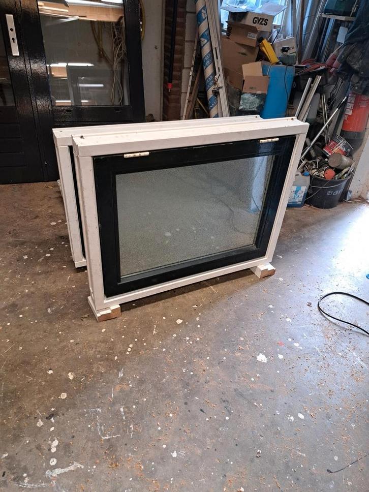 Uitzetraam dubbelglas, nieuw kozijn, klaar voor plaatsing, Doe-het-zelf en Verbouw, Glas en Ramen, Zo goed als nieuw, Gevelraam of Ruit