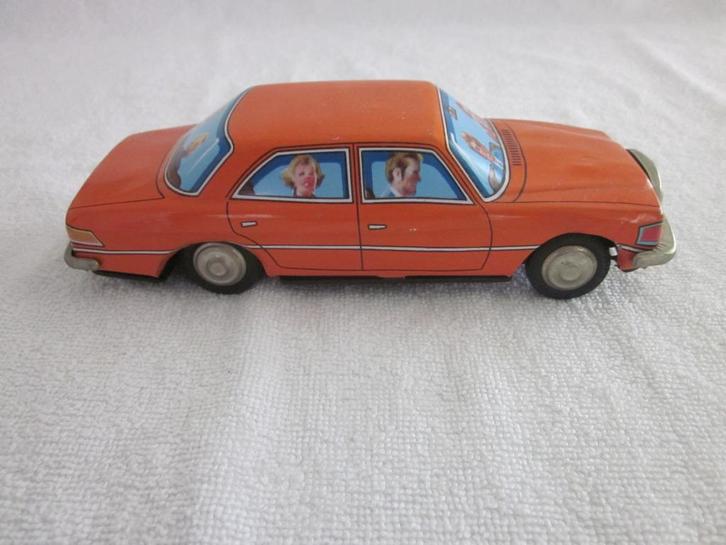 Oude blikken auto MF 294 Frictie made in China., Antiek en Kunst, Antiek | Speelgoed, Ophalen of Verzenden