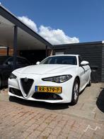 Alfa Romeo Giulia 2.2  Eco business 136pk 2018 Wit, Auto's, Alfa Romeo, 1349 kg, Wit, Origineel Nederlands, 24 km/l