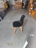 4x Zwarte Kunststof Stoelen met Houten Poten, Huis en Inrichting, Stoelen, Kunststof, Gebruikt, Zwart, Ophalen of Verzenden
